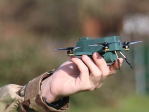 Британская армия испытала крошечный, но мощный дрон Bug